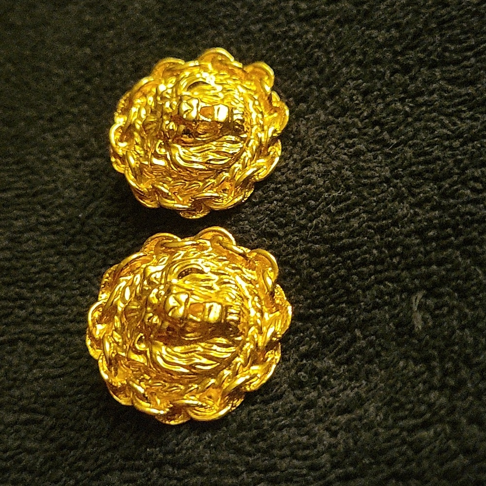 Vintage Gold Colored Lion Head Earrings